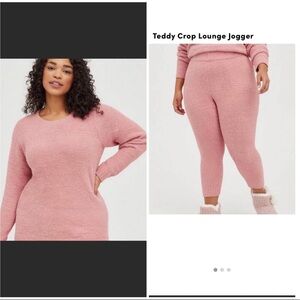 Torrid pink teddy yarn sleep set 2x

Open to trades!